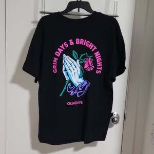 Grim Days Black Crewneck Praying Hands with Roses T-Shirt XL
